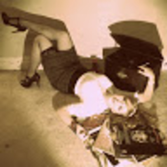 Meet your Posher, Cassiopeia - Picture 1 of 1